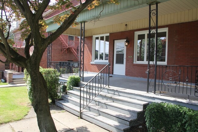 Photo - 5825 Bartlett St Apartamentos Unidad 2F