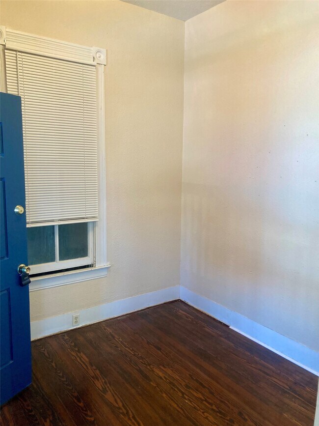 Photo - 3523 Avenue L Unidad Front