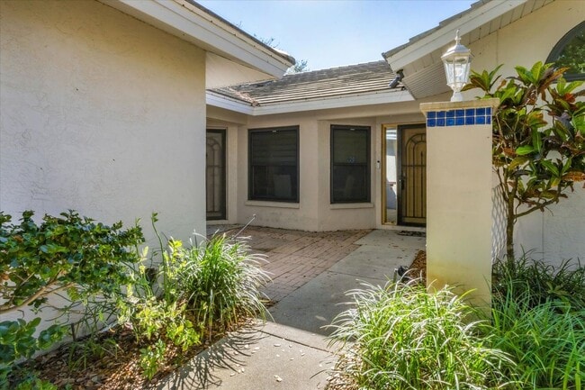 Photo - New Listing in The Plantation - 3BD/2BA/2CG Lakefront Unidad 245