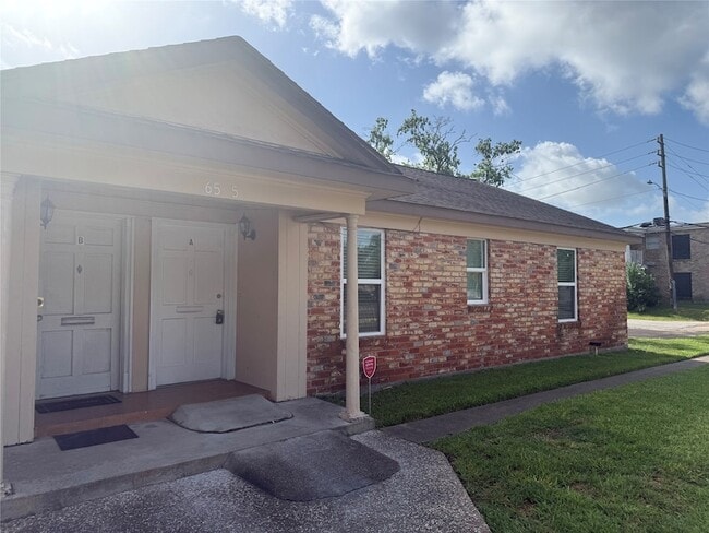 Photo - 6525 Renwick Dr Unit A
