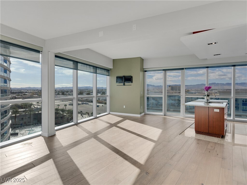 Photo - 4471 Dean Martin Dr Unidad 1001 Rental