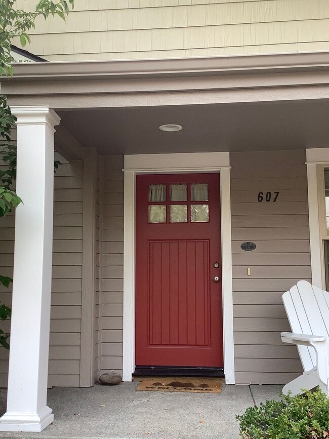 Photo - Three bedroom home near N. Mountain Nature Park. | Available April