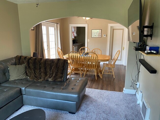 Photo - 2617 Maple Ave NE