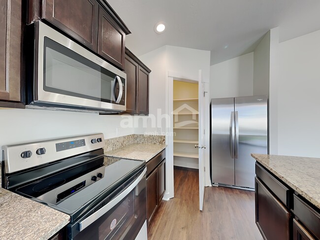 Photo - 754 N Scotney Ave