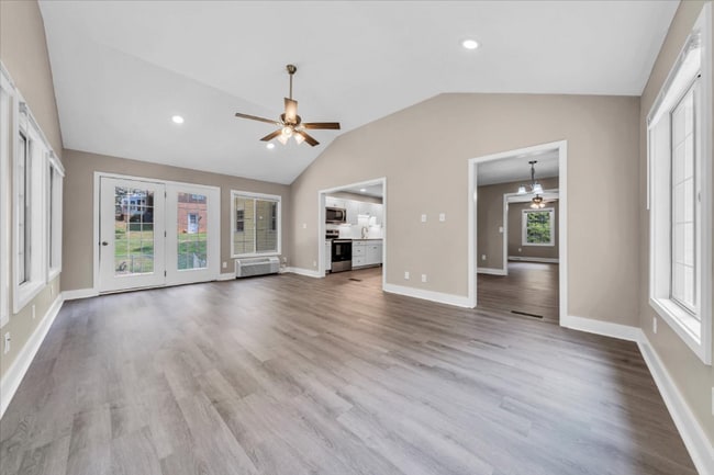 Photo - 2637 Coachman Cir