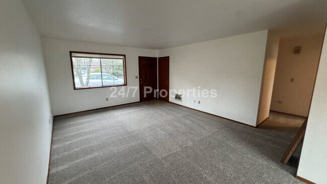 Photo - Charming 2BD/1BA with Patio  - Milwaukie Unidad 1