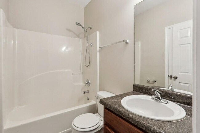 Photo - 739 Prince Pl NW