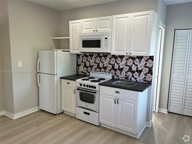 Building Photo - 534 SW 6th Ct Unit 2 Rental