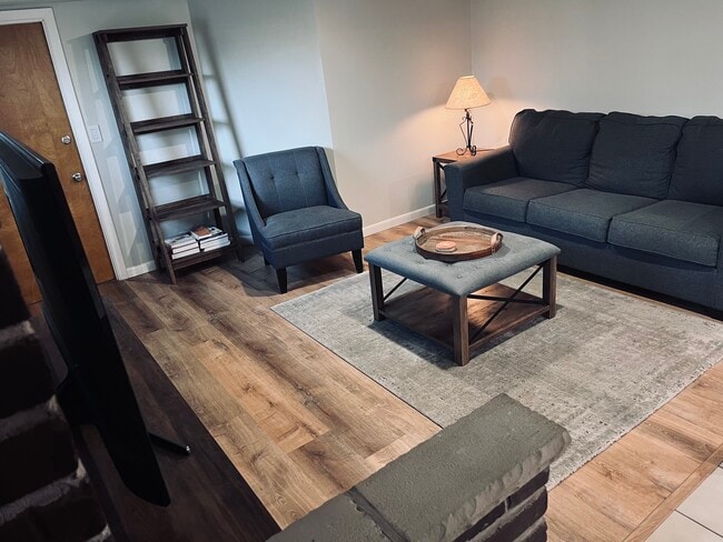 Building Photo - 26 Winsor St Unit Beautiful one bed apartment