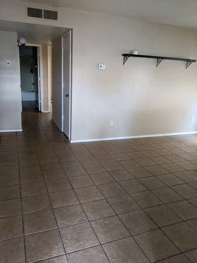 Photo - 132 General Arnold St NE Unidad A