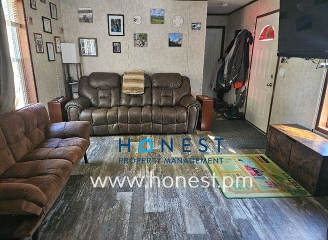 Building Photo - 128 Nelson Rd