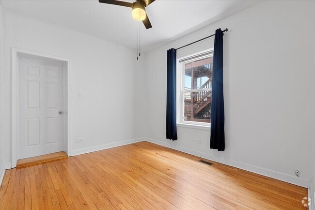Building Photo - 6445 N Greenview Ave Unit 1 Rental