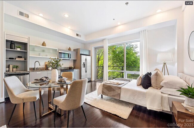 Photo - 1133 Metropolitan Ave Unit 203