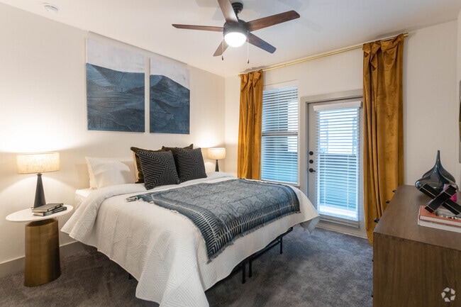 1BR, 1BA - 656 SF