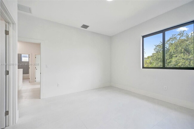 Photo - 119 NE 118th St