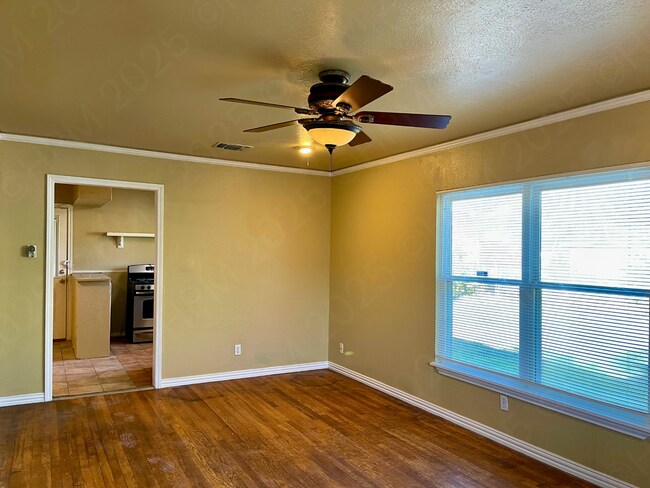 Photo - 335 Saratoga Dr