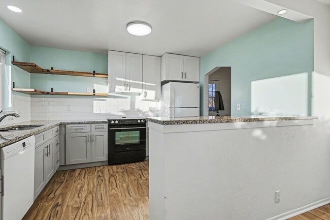 Photo - Conveniently Located 2BR with Large Yard