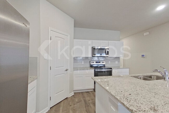 Photo - 208 Yardley Ct