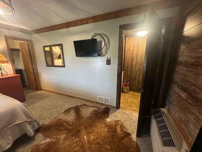 Photo - 13325 Brush Creek Rd Unidad Lake Furnished Suite
