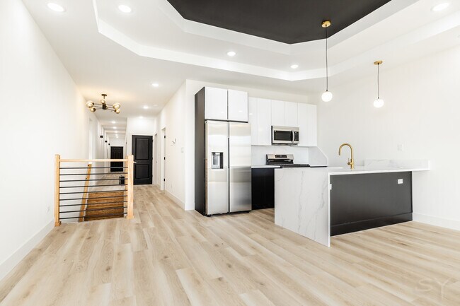 Photo - 5637 S Prairie Ave Unit 2