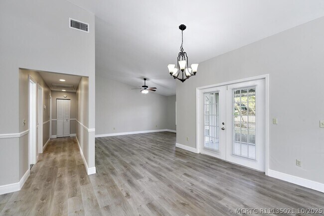 916 Daffodil Dr