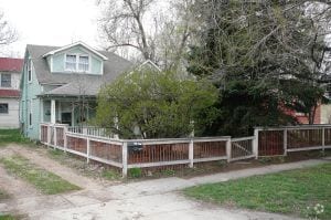Building Photo - 2420 Mapleton Ave Rental