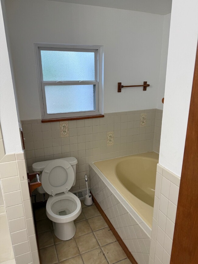 Photo - "Charming 2-Bedroom Upstairs of Duplex Ret... Unit A