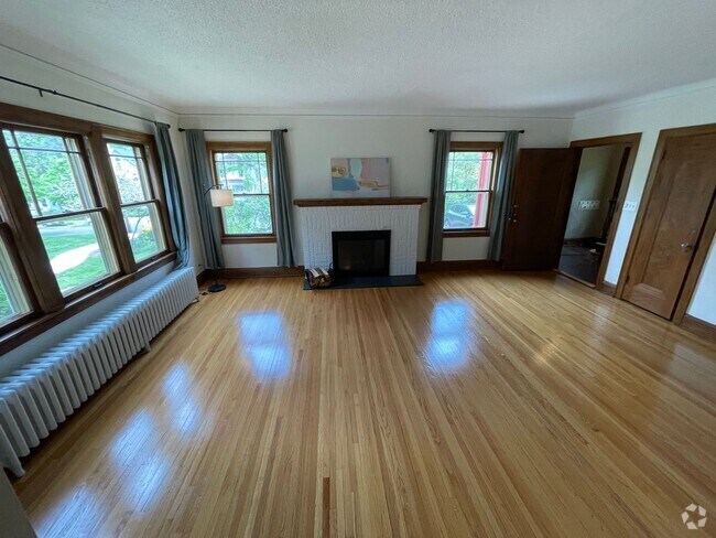 Building Photo - 3015 W 43rd St Unit Lower Rental