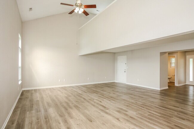 Photo - 109 Lockerbie Ln