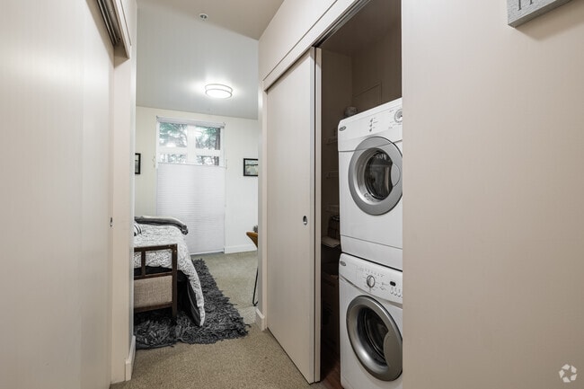 1BR, 1BA - 669SF - In-Unit Laundry