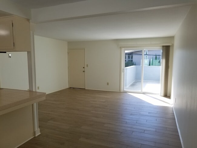 Building Photo - 1100 Opal St Unit C
