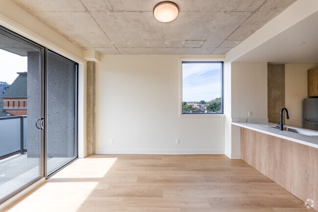 1BR, 1BA - 644SF - Salon - 11 Robert