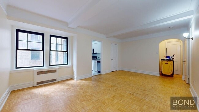 Building Photo - 95 Christopher St Rental