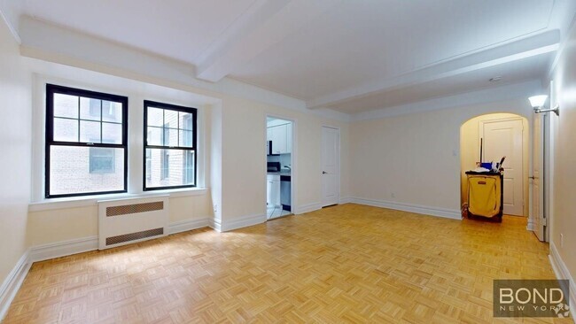 Building Photo - 95 Christopher St Unit 2C Rental
