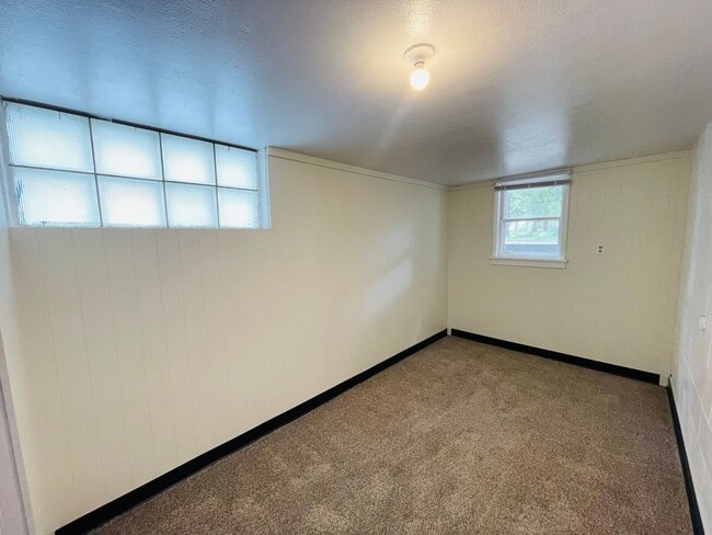 Photo - 702 9th Ave SE Unidad 2 Basement