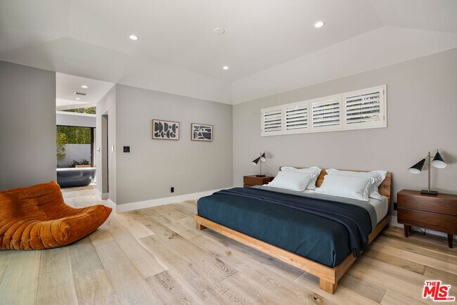 8400 Mulholland Dr