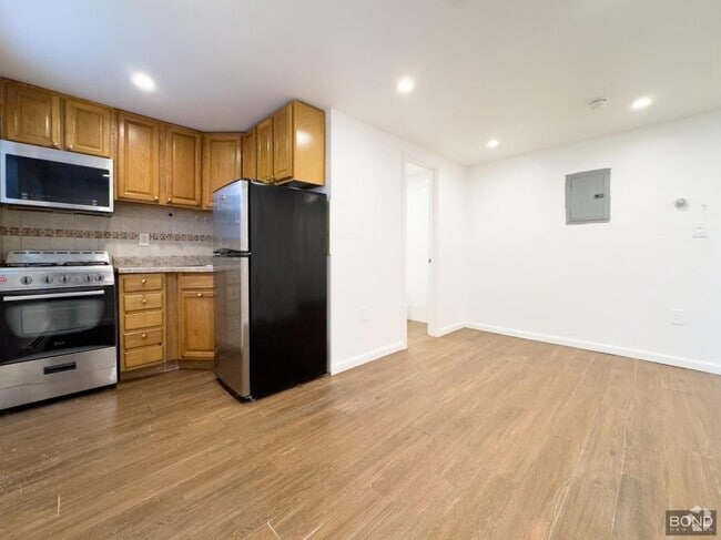 Building Photo - 1 bedroom in Far Rockaway NY 11693 Unit 1B Rental