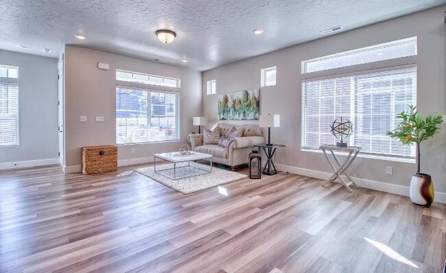 Photo - 177 E Hamilton Row