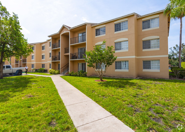 Golden Lakes Apartments - Golden Lakes Apartments