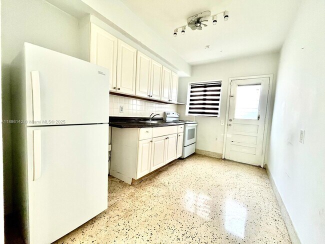 Photo - 2101 SW 3rd Ave Unit 2