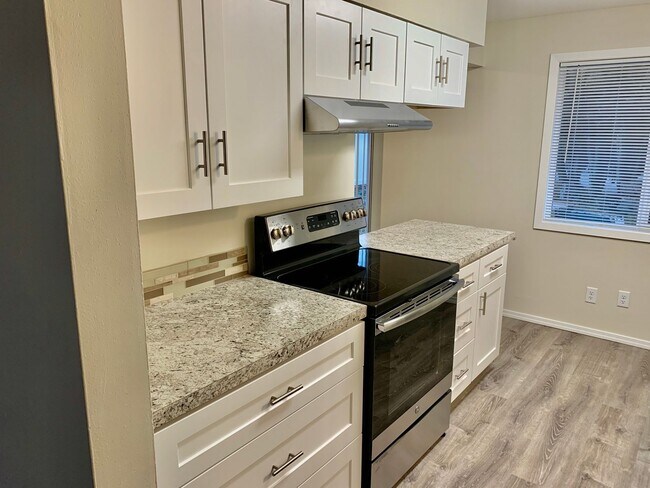 Photo - 2011 W Grace Ave Unit 2011