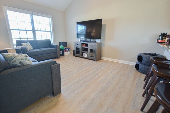 Photo - Pet Friendly Four Bedroom with Basement!