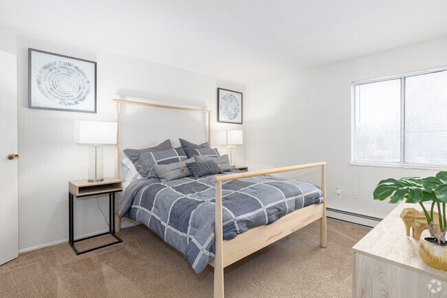 2BR, 1BA - 986SF