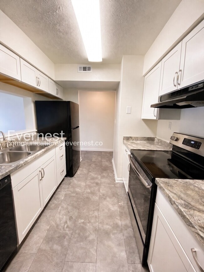 Photo - 3 Bed, 1.5 Bath Townhome with Fenced Yard / Available Soon!