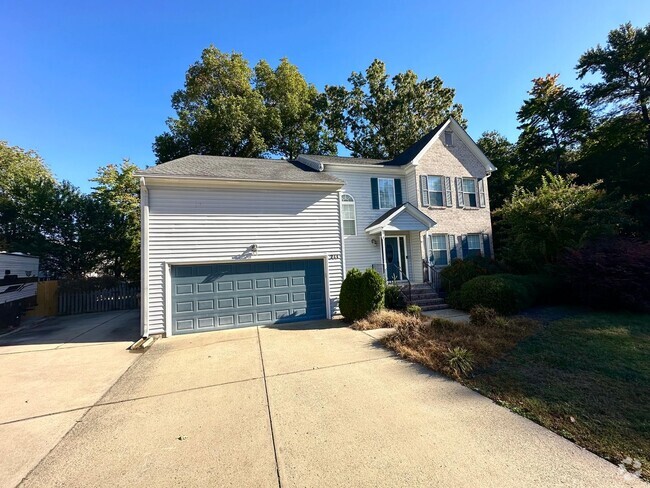 Building Photo - 211 Hedgerow Ln Rental