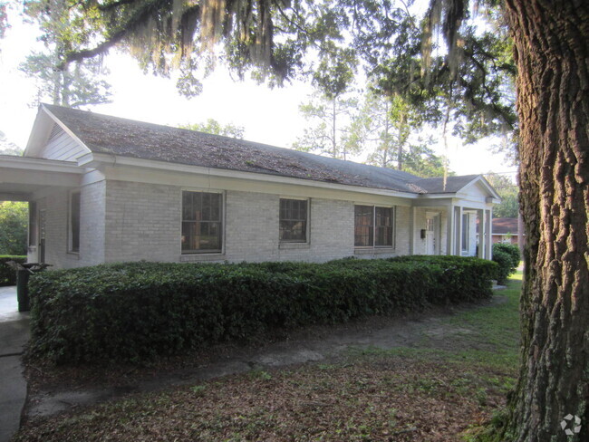 Building Photo - Close to VSU!! Rental