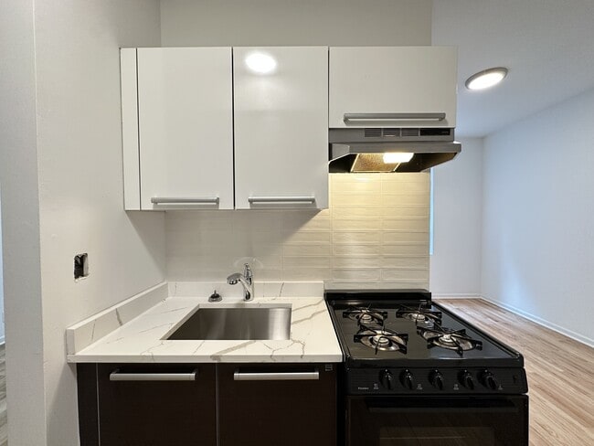 Photo - 5054 N Winthrop Ave Unidad 113