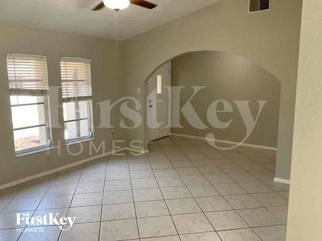 Photo - 820 Springview Ave NW