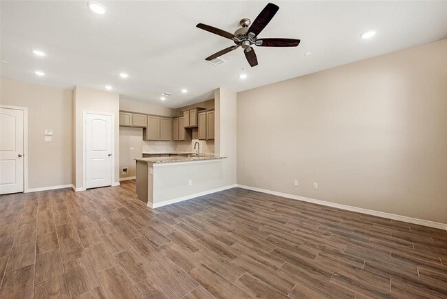 Photo - 8016 Scanlan Trl