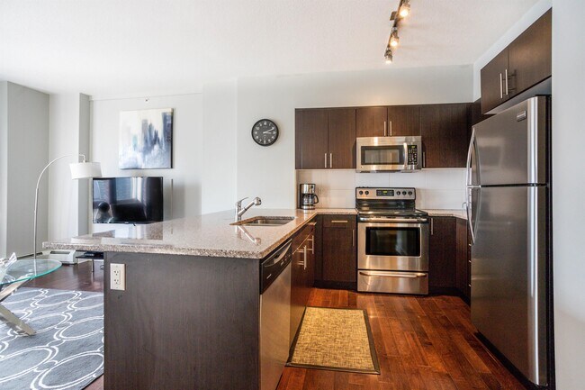 Photo - 10152-10104 104 St NW